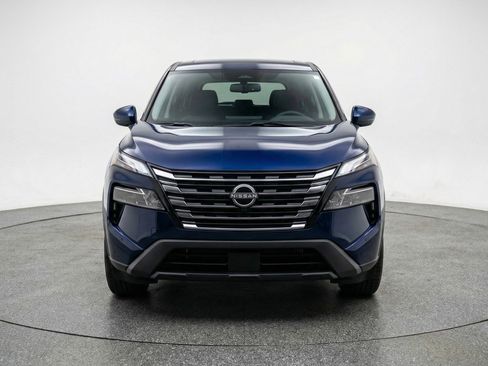 Used 2025 Nissan Rogue SV image 2