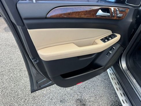 Used 2018 Mercedes-Benz GLS 450 4MATIC w/ Premium Package image 10