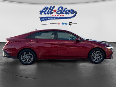 Used 2024 Hyundai Elantra SEL FWD image 25