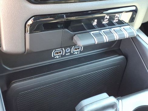 New 2026 RAM 1500 Express AWD/4WD image 31
