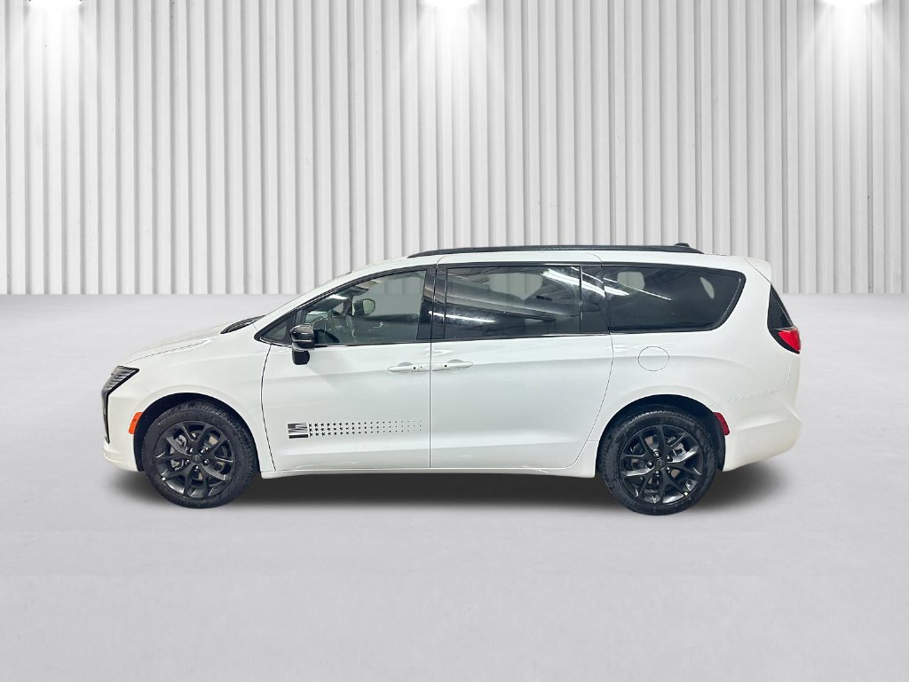 New 2027 Chrysler Pacifica Select AWD/4WD image 8