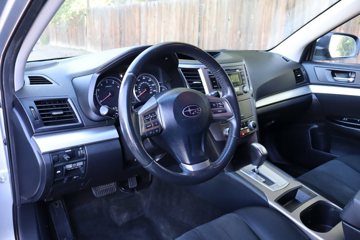 Used 2013 Subaru Outback 2.5i Premium AWD/4WD image 15