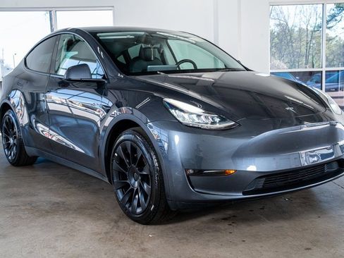 Used 2022 Tesla Model Y Long Range image 4
