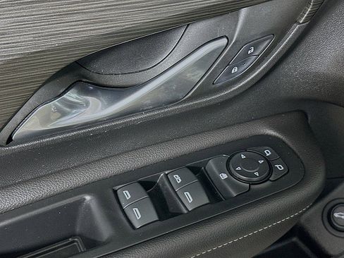 Used 2022 GMC Terrain SLE w/ Driver Convenience Package image 17