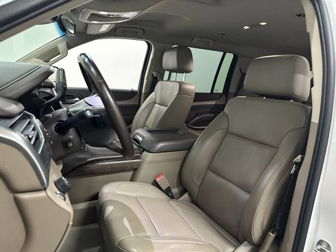 Used 2020 Chevrolet Suburban LT w/ Luxury Package RWD image 30