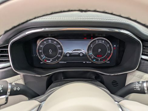 New 2026 Jaguar F-PACE R-Dynamic S image 16