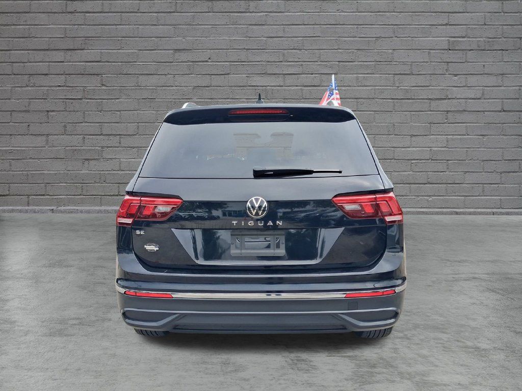 Certified 2023 Volkswagen Tiguan SE w/ Panoramic Sunroof Package FWD image 11