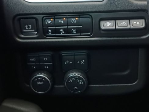Used 2023 Chevrolet Tahoe High Country w/ Premium Package 2 AWD/4WD image 12
