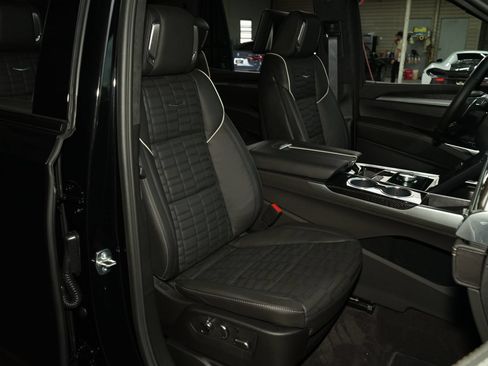 Used 2025 Cadillac Escalade V AWD/4WD image 11