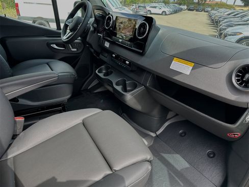 Used 2024 Mercedes-Benz Sprinter 144 Cargo image 17