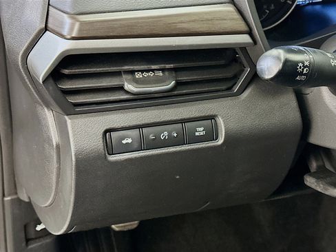 Used 2024 Nissan Altima 2.5 SV FWD image 17