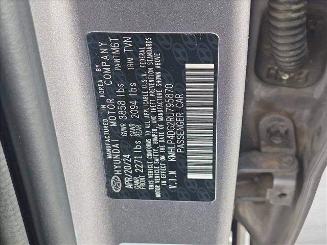 Used 2024 Hyundai Elantra Limited FWD image 15