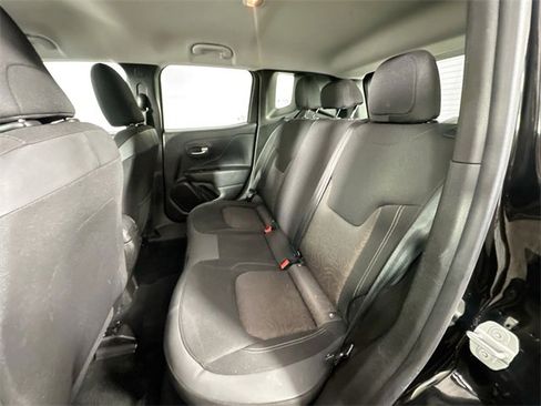 Used 2023 Jeep Renegade Latitude image 25