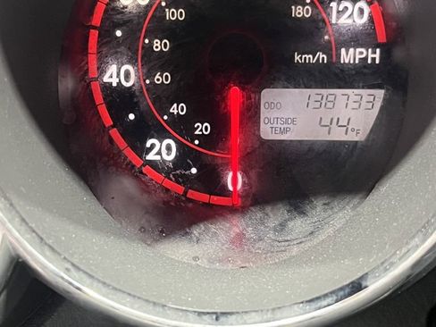 Used 2005 Toyota Matrix XR image 10