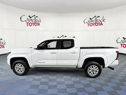 Used 2025 Toyota Tacoma SR5 image 4