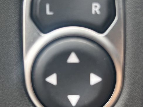 Used 2023 Jeep Gladiator Sport image 7