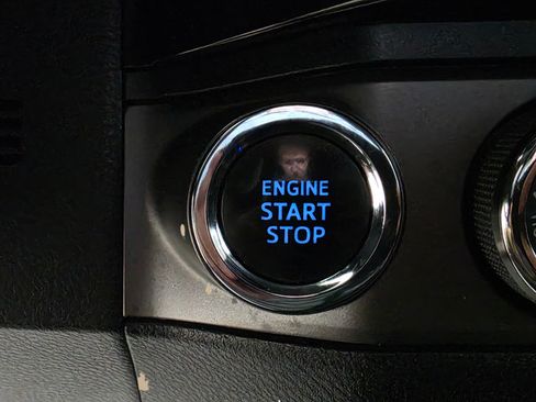 Used 2017 Toyota Tacoma TRD Sport w/ Tow Package (A/T) AWD/4WD image 18