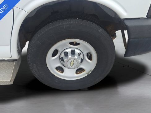 Used 2012 Chevrolet Express 2500 RWD image 25