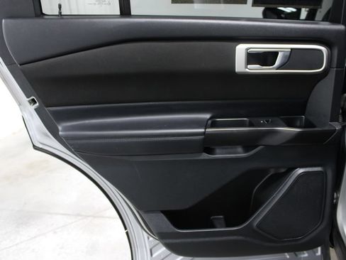 Used 2020 Ford Explorer XLT w/ Comfort Package RWD image 22