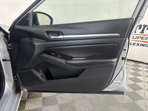 Used 2024 Nissan Altima 2.5 SR w/ SR Premium Package FWD image 30
