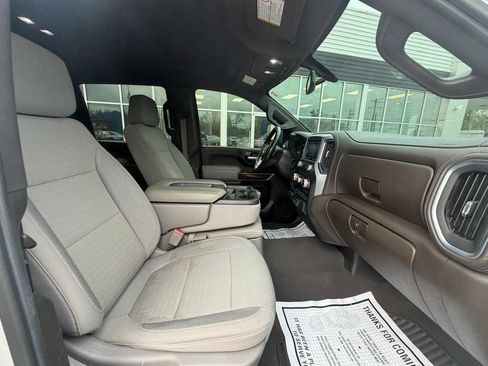 Used 2022 GMC Sierra 2500 SLE w/ SLE Value Package; image 14