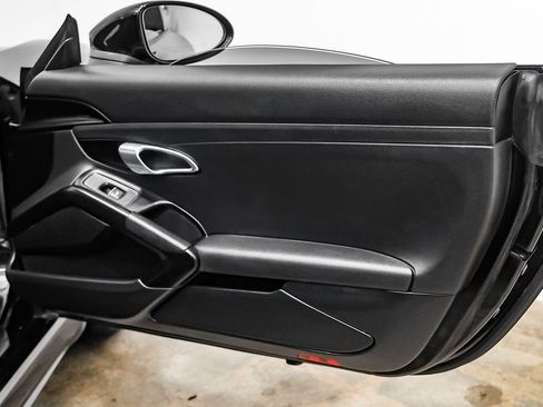 Used 2017 Porsche 718 Boxster RWD image 38