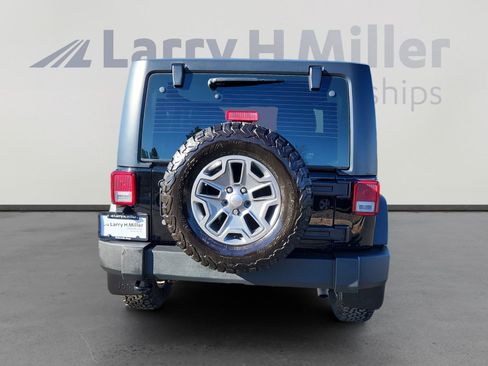 Used 2017 Jeep Wrangler Rubicon w/ Power Convenience Group image 4