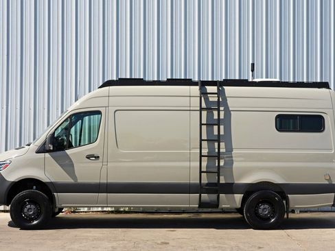 Used 2023 Mercedes-Benz Sprinter 2500 image 64