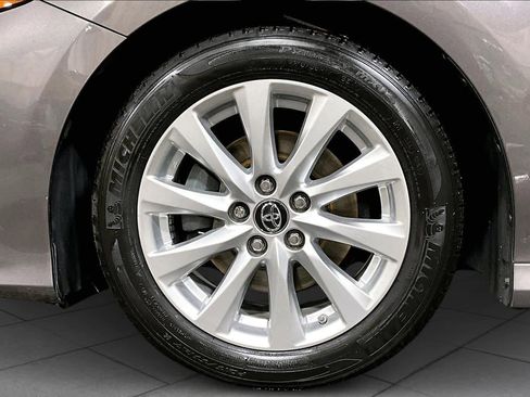 Certified 2018 Toyota Camry LE image 10