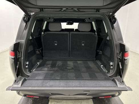 Used 2025 Rivian R1S Premium image 15
