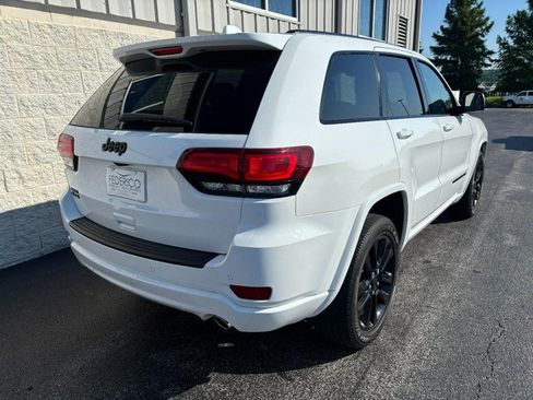 Used 2020 Jeep Grand Cherokee Altitude AWD/4WD image 3