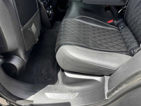 Used 2019 Jaguar F-PACE SVR image 39