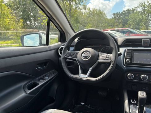 Used 2025 Nissan Versa SV FWD image 32