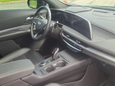 Used 2024 Cadillac XT4 Premium Luxury w/ Technology Package AWD/4WD image 28