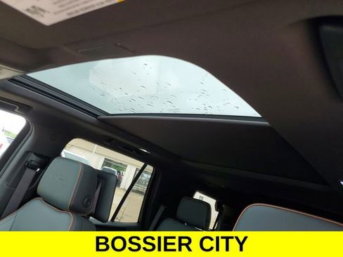 New 2025 GMC Yukon AT4 w/ AT4 Premium Plus Package image 15