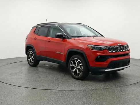Used 2025 Jeep Compass Limited AWD/4WD image 1