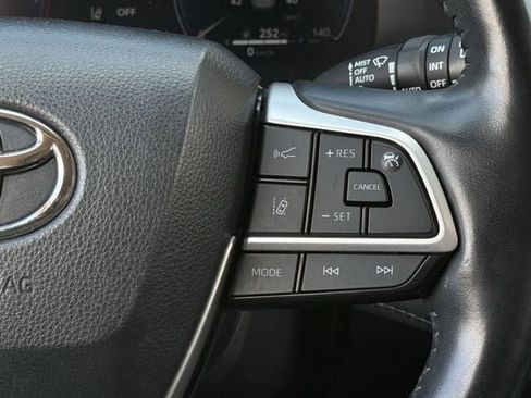 Used 2023 Toyota Highlander Platinum image 15
