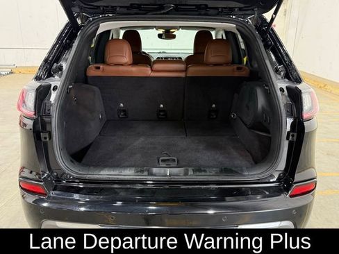 Used 2019 Jeep Cherokee Overland w/ Technology Group image 18