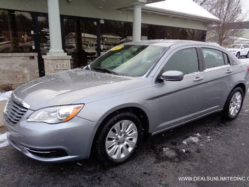 Used 2014 Chrysler 200 LX image 1