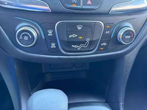 Used 2022 Chevrolet Equinox LT image 18