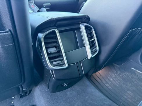 Used 2018 Porsche Cayenne S image 19