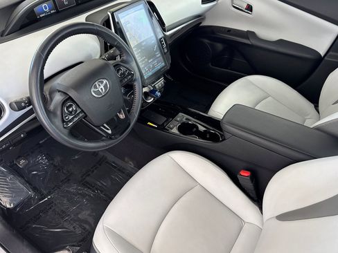 Used 2021 Toyota Prius Prime XLE FWD image 4