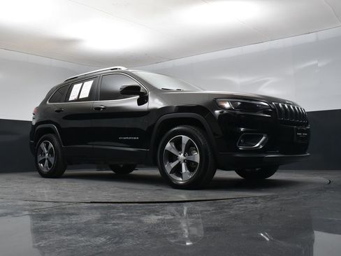 Used 2019 Jeep Cherokee Limited AWD/4WD image 28
