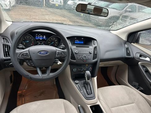 Used 2017 Ford Focus SE FWD image 8