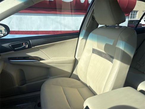 Used 2012 Toyota Camry image 26