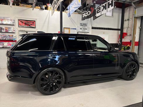 Used 2023 Land Rover Range Rover Long Wheelbase Autobiography AWD/4WD image 4