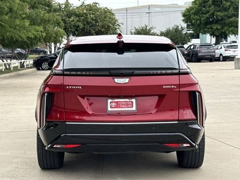 Used 2024 Cadillac Lyriq Luxury w/ LPO, Floor Liner Package AWD/4WD image 5