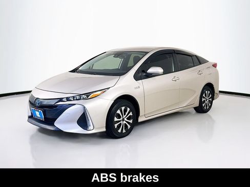 Used 2021 Toyota Prius Prime LE FWD image 3