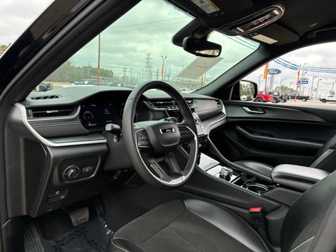 Used 2023 Jeep Grand Cherokee L Laredo image 10