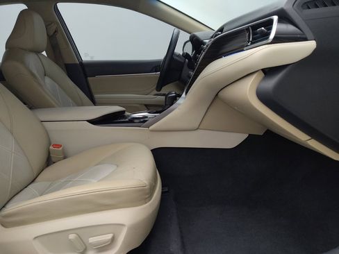 Used 2018 Toyota Camry XLE FWD image 21